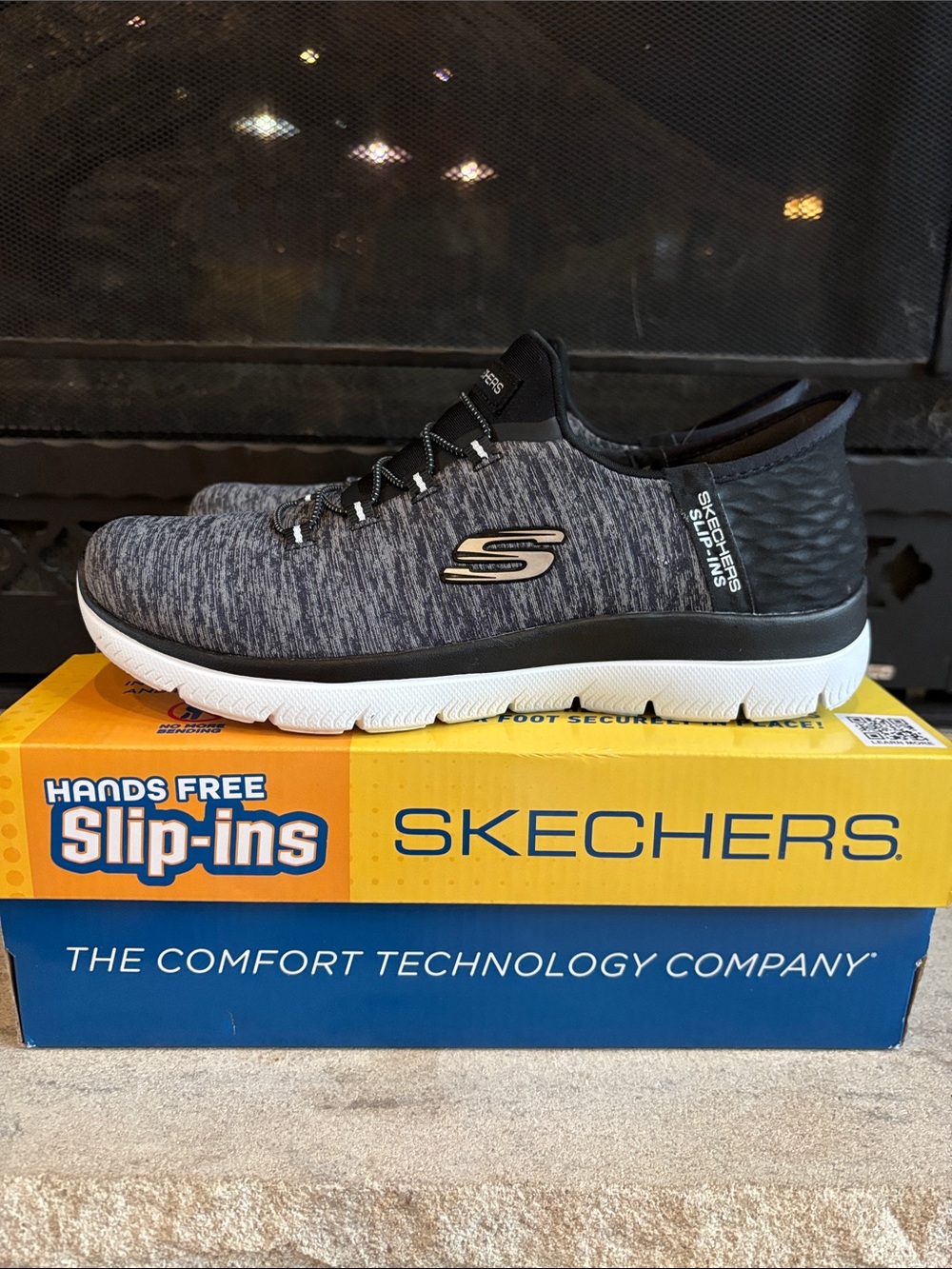 NEW w/Box Skechers Hands Free Slip-ins Summit’s Dazzling Haze Black/White 7.5